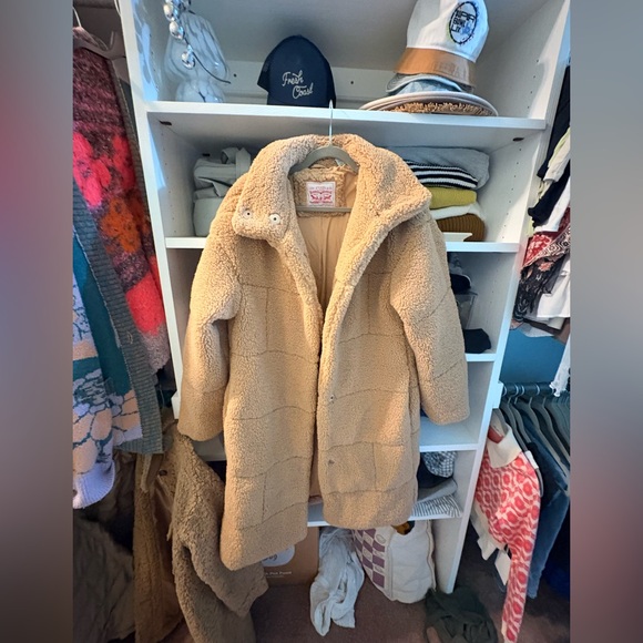 Levi’s Teddy Sherpa Coat - Picture 3 of 3